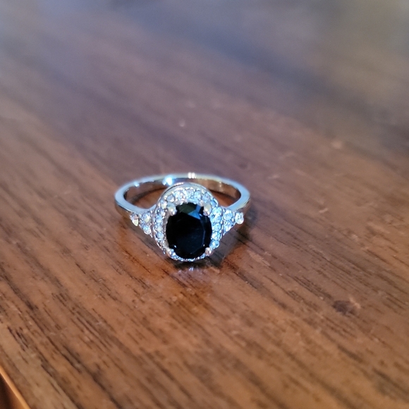 Silver and Black Stone Ring - Picture 1 of 5